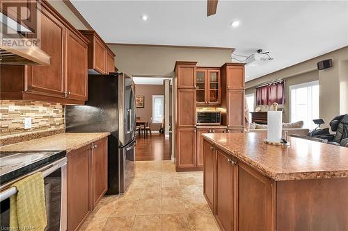 61 Provident Way, Hamilton, ON - Indoor Photo Showing Kitchen