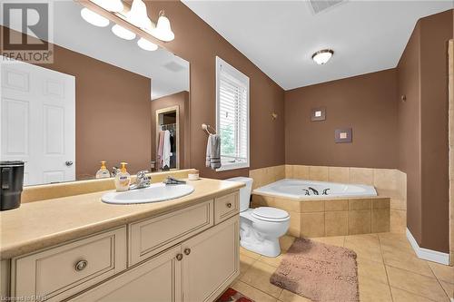 61 Provident Way, Hamilton, ON - Indoor Photo Showing Bathroom