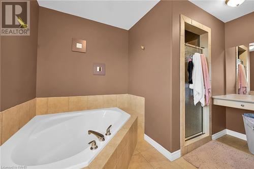 61 Provident Way, Hamilton, ON - Indoor Photo Showing Bathroom