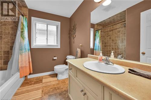 61 Provident Way, Hamilton, ON - Indoor Photo Showing Bathroom