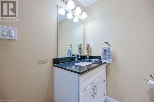 61 Provident Way, Hamilton, ON - Indoor Photo Showing Bathroom