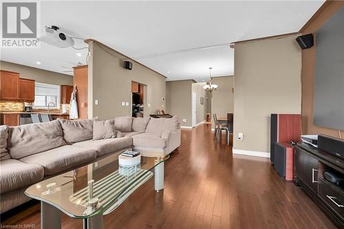 61 Provident Way, Hamilton, ON - Indoor Photo Showing Living Room