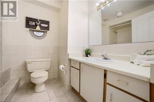 A second 4-pc bath - 3050 Pinemeadow Drive Unit# 56, Burlington, ON - Indoor Photo Showing Bathroom