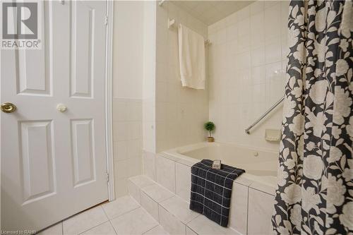 3050 Pinemeadow Drive Unit# 56, Burlington, ON - Indoor Photo Showing Bathroom