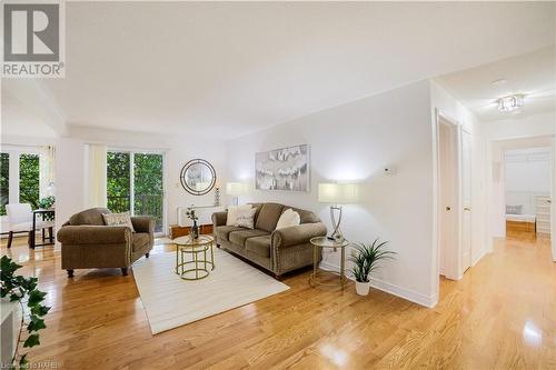 3050 Pinemeadow Drive Unit# 56, Burlington, ON - Indoor Photo Showing Living Room