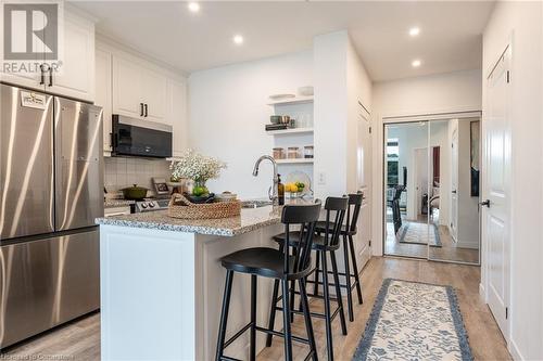 85 Robinson Street Unit# 1002, Hamilton, ON - Indoor Photo Showing Kitchen