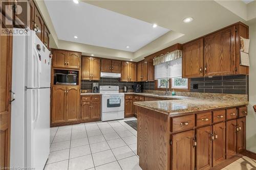 3 Shoreline Crescent, Grimsby, ON - Indoor Photo Showing Kitchen