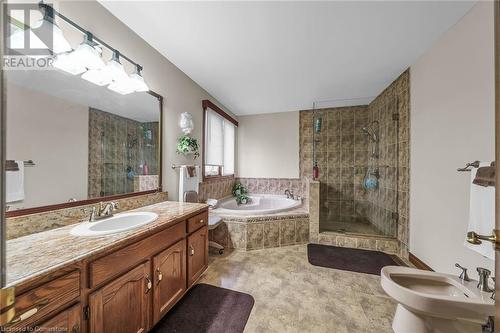 3 Shoreline Crescent, Grimsby, ON - Indoor Photo Showing Bathroom