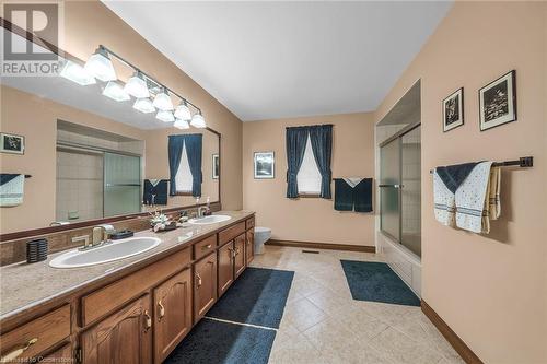 3 Shoreline Crescent, Grimsby, ON - Indoor Photo Showing Bathroom