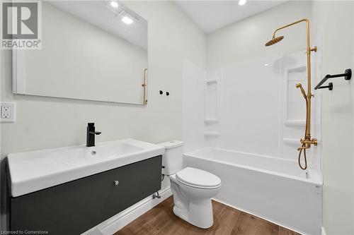 68 Kinrade Avenue, Hamilton, ON - Indoor Photo Showing Bathroom