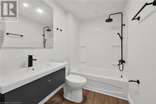 68 Kinrade Avenue, Hamilton, ON - Indoor Photo Showing Bathroom