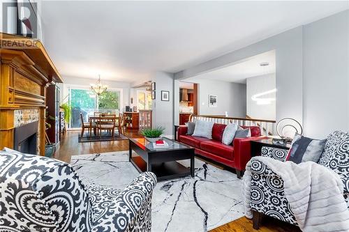 129 Parkview Drive, Ancaster, ON - Indoor Photo Showing Living Room