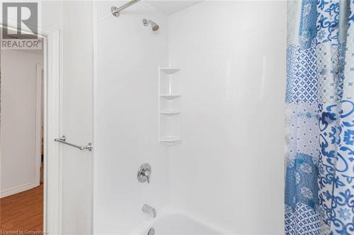 118 Hillview Street, Hamilton, ON - Indoor Photo Showing Bathroom