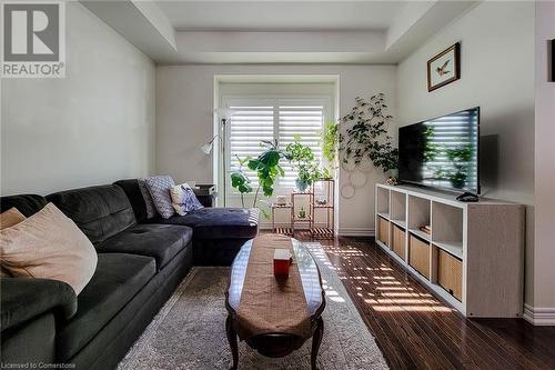 2086 Ghent Avenue Unit# 53, Burlington, ON - Indoor Photo Showing Living Room