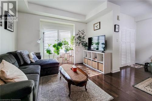 2086 Ghent Avenue Unit# 53, Burlington, ON - Indoor Photo Showing Living Room