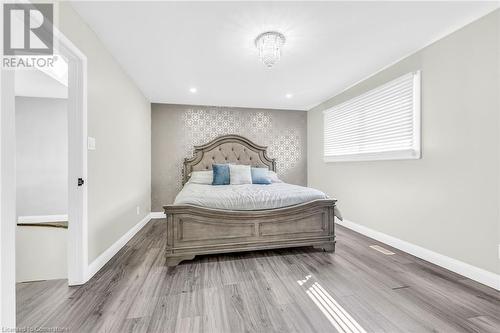 182 Clifton Downs Road, Hamilton, ON - Indoor Photo Showing Bedroom