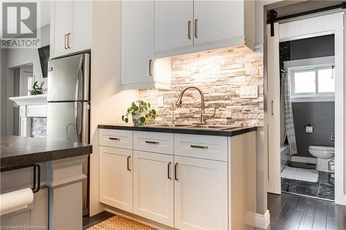 47 Lowell Avenue, St. Catharines, ON - Indoor Photo Showing Kitchen