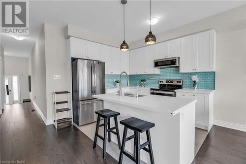 154 Veterans Street, Bradford, ON - Indoor Photo Showing Kitchen With Upgraded Kitchen