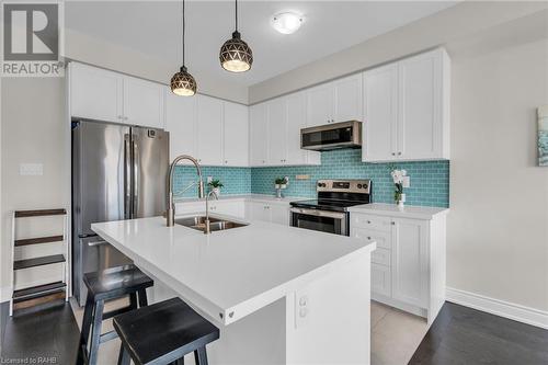 154 Veterans Street, Bradford, ON - Indoor Photo Showing Kitchen With Double Sink With Upgraded Kitchen