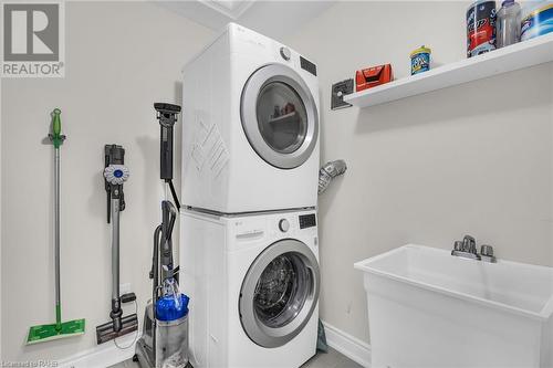 154 Veterans Street, Bradford, ON - Indoor Photo Showing Laundry Room