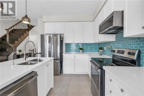 154 Veterans Street, Bradford, ON - Indoor Photo Showing Kitchen With Double Sink With Upgraded Kitchen