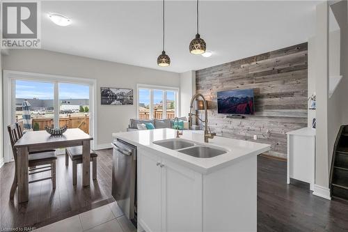 154 Veterans Street, Bradford, ON - Indoor Photo Showing Kitchen With Double Sink