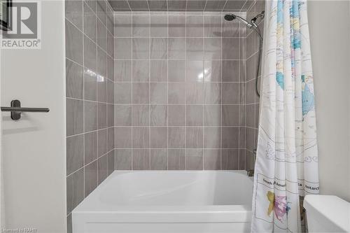 154 Veterans Street, Bradford, ON - Indoor Photo Showing Bathroom