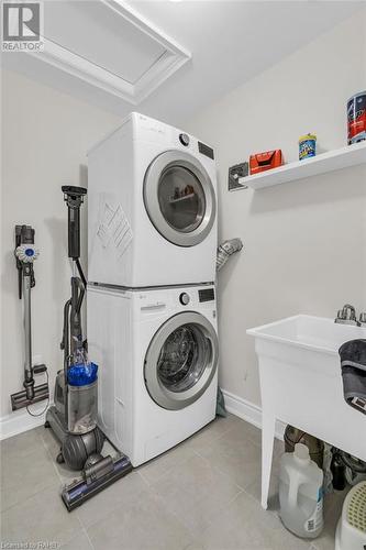 154 Veterans Street, Bradford, ON - Indoor Photo Showing Laundry Room