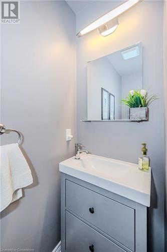 1491 Plains Road W Unit# 11, Burlington, ON - Indoor Photo Showing Bathroom