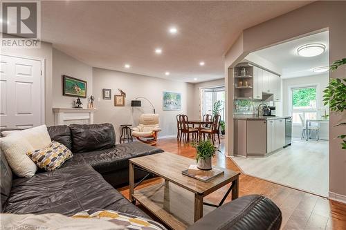 94 Huntingwood Avenue Unit# 3, Hamilton, ON - Indoor Photo Showing Living Room