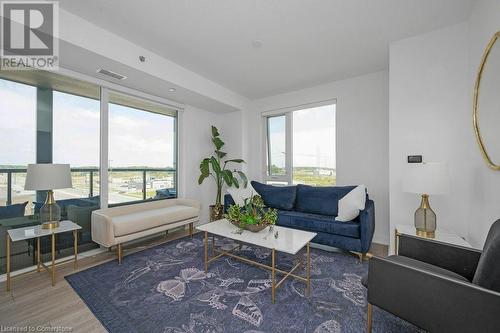 3200 Dakota Common Boulevard Unit# 604, Burlington, ON - Indoor Photo Showing Living Room