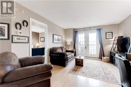 2040 Cleaver Avenue Unit# 304, Burlington, ON - Indoor Photo Showing Living Room