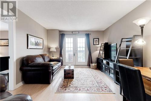 2040 Cleaver Avenue Unit# 304, Burlington, ON - Indoor Photo Showing Living Room