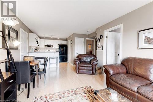 2040 Cleaver Avenue Unit# 304, Burlington, ON - Indoor Photo Showing Living Room