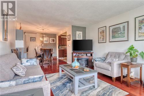 53 Anna Capri Drive, Hamilton, ON - Indoor Photo Showing Living Room