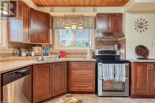 53 Anna Capri Drive, Hamilton, ON - Indoor Photo Showing Kitchen