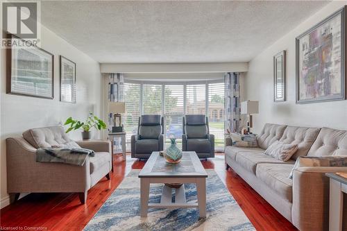 53 Anna Capri Drive, Hamilton, ON - Indoor Photo Showing Living Room