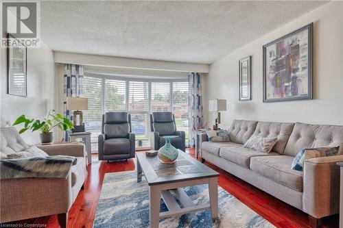 53 Anna Capri Drive, Hamilton, ON - Indoor Photo Showing Living Room