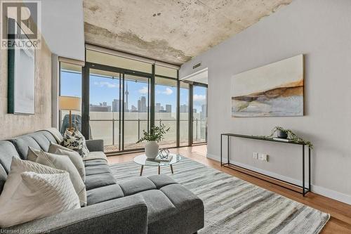 25 Stafford Street Unit# 703, Toronto, ON - Indoor Photo Showing Living Room