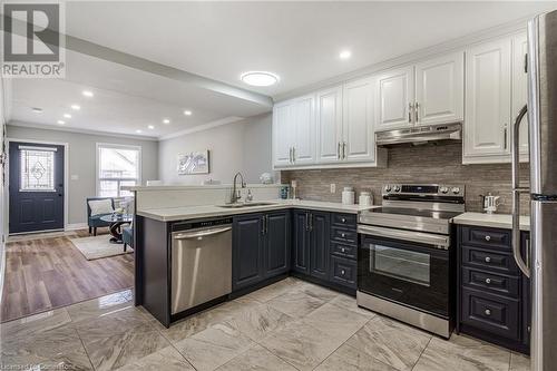 26 Cambridge Avenue, Hamilton, ON - Indoor Photo Showing Kitchen