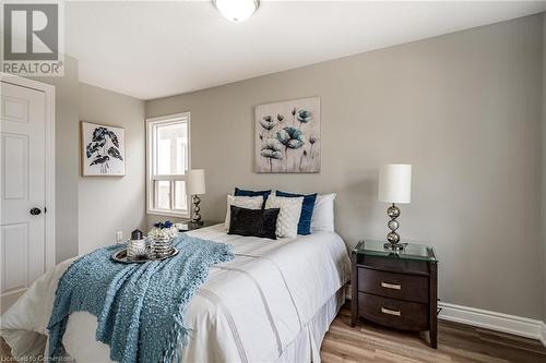 26 Cambridge Avenue, Hamilton, ON - Indoor Photo Showing Bedroom