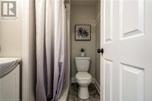 26 Cambridge Avenue, Hamilton, ON - Indoor Photo Showing Bathroom