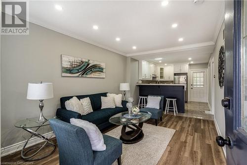 26 Cambridge Avenue, Hamilton, ON - Indoor Photo Showing Living Room