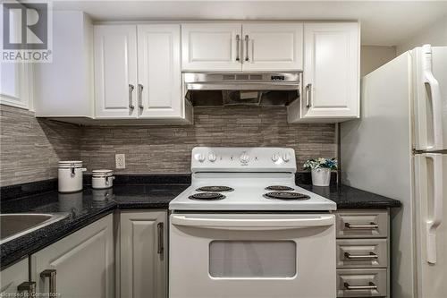 26 Cambridge Avenue, Hamilton, ON - Indoor Photo Showing Kitchen