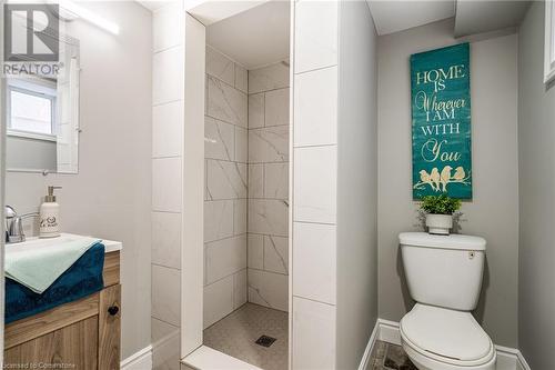 26 Cambridge Avenue, Hamilton, ON - Indoor Photo Showing Bathroom