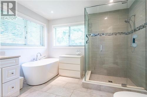 2159 Britannia Road, Burlington, ON - Indoor Photo Showing Bathroom