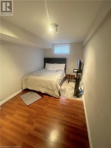 208 Picton Street E, Hamilton, ON - Indoor Photo Showing Bedroom