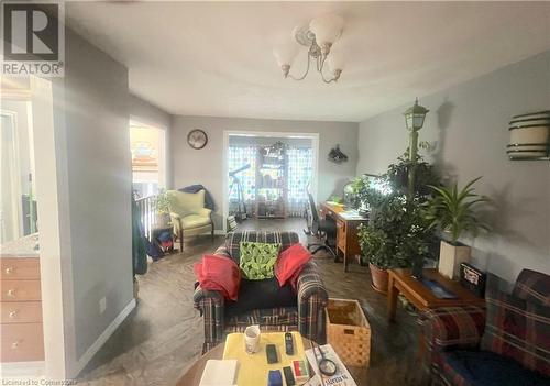 208 Picton Street E, Hamilton, ON - Indoor Photo Showing Living Room