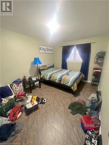 208 Picton Street E, Hamilton, ON - Indoor Photo Showing Bedroom