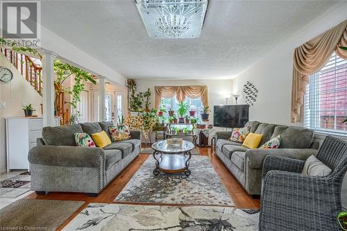 148 Mount Albion Road, Hamilton, ON - Indoor Photo Showing Living Room